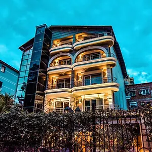 Отель Broadway, Тирана